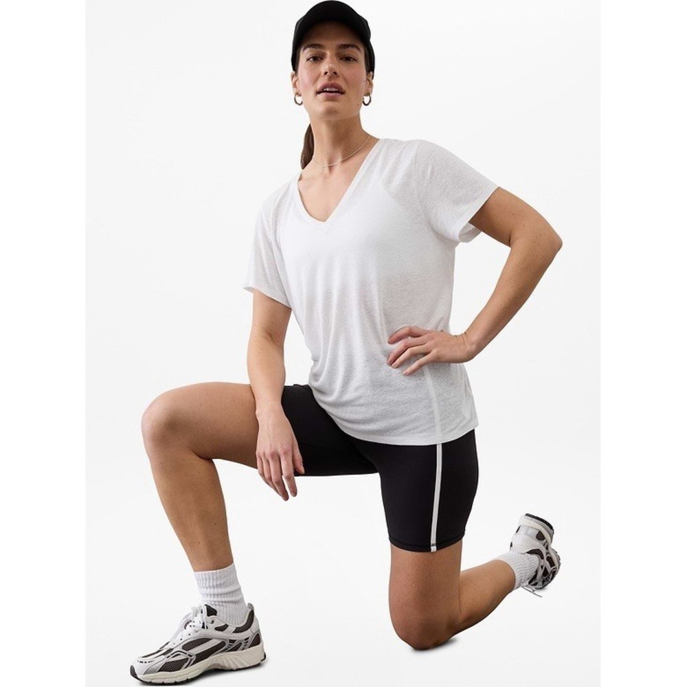 Athleta L Getaway V-Neck Linen Blend Tee White Large NWT $55 MSRP BREEZY Tshirt